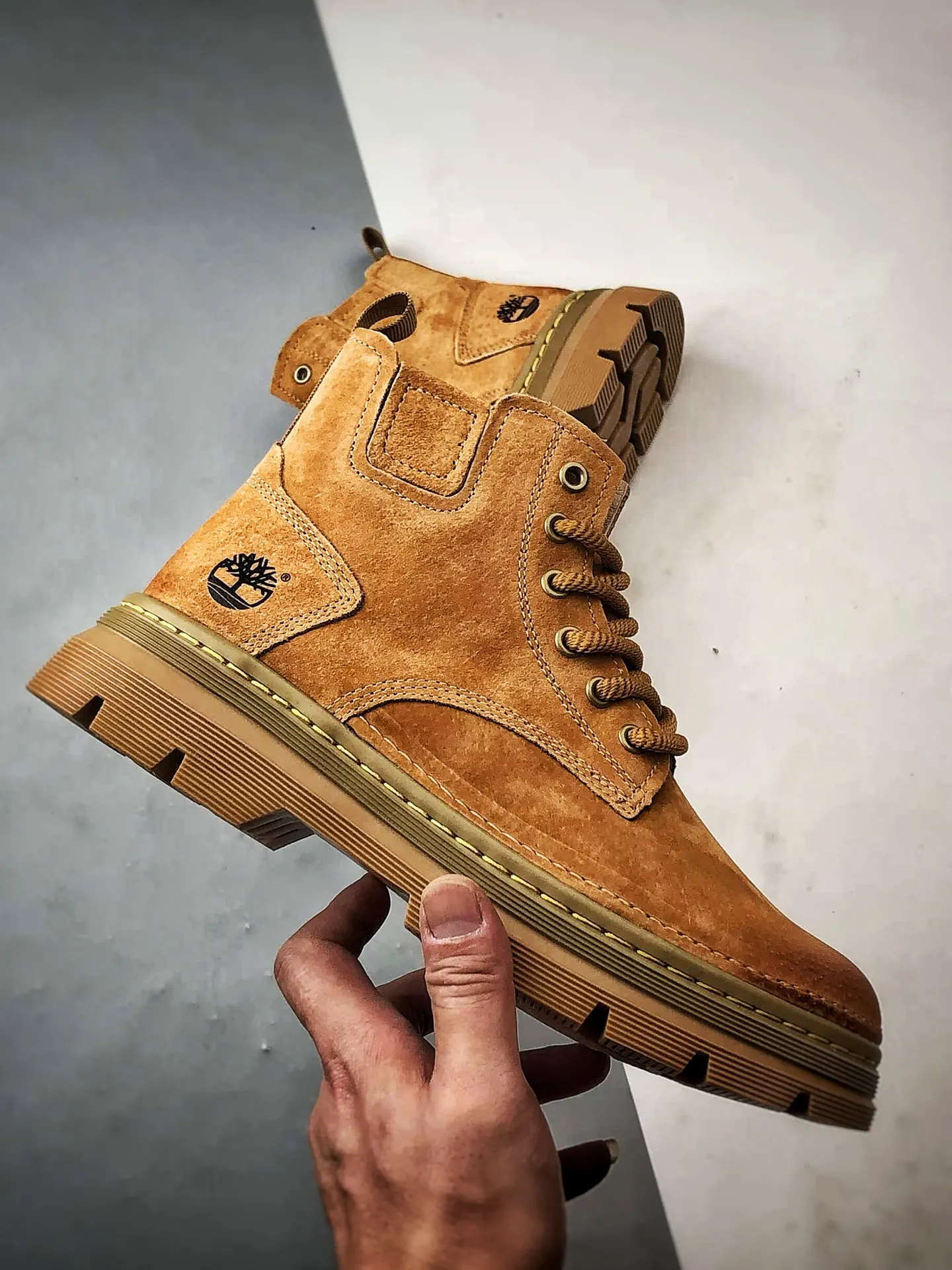 💰440 Timberland Timberland/Timberland 25 new autumn and winter new style classic outdoor casual rhubarb boots, Guangdong factory quality, original box and original packaging. The fabric is made of Italian 🇮🇹 top-grade frosted fine-grained cowhide with anti-odor and anti-corrosion genuine leather latex insoles to give you a perfect wearing experience. High-quality and durable, a must-have for sportsmen. Specially designed to treat those who are not handsome. High-quality and first-class foot feel. Item No.: TB99350 Size: 39 40 41 42 43 44 (standard code)